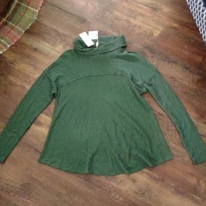 Green turtle neck sweater